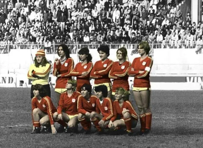 images Ultima data per "Libri & Bollicine" con "Le ragazze Giallorosse", la storia della prima squadra di calcio femminile a Catanzaro