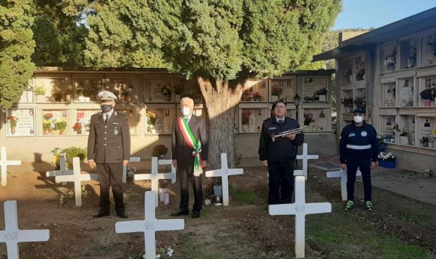 Squillace, il sindaco fa suonare il silenzio per i defunti e per tutti i morti di Covid (VIDEO)