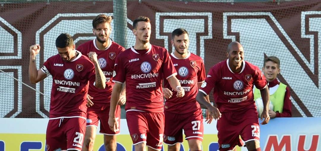 Reggina stratosferica: 3-0 a Teramo e nona vittoria di fila