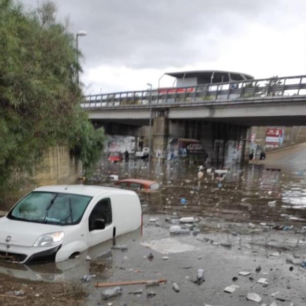 images Maltempo. Reggio Calabria devastata dal forte temporale che imperversa da stamattina  