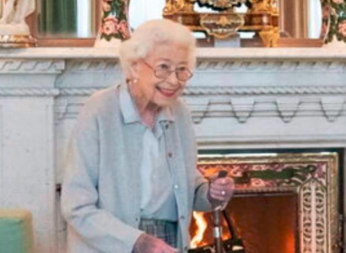 images Il mondo in ansia per Elisabetta II: si aggravano le condizioni della regina 