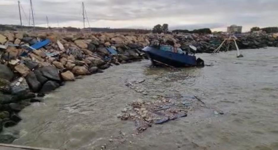 images Imbarcazione migranti Catanzaro, gruppo opposizione: "Da Fiorita un continuo scarica barile" 