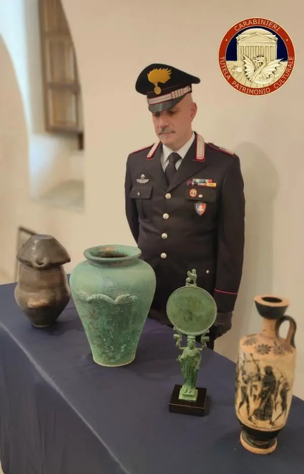 Crotone, i carabinieri restituiscono all'Italia, Ecuador e Perù reperti archeologici recuperati nell’indagine “ACHEI” 