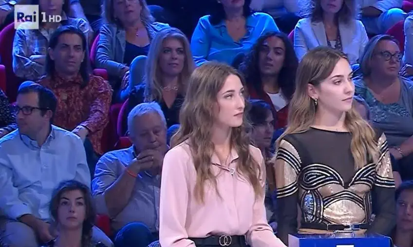 Manuela e Simona, due sorelle di Cassano allo Ionio, ad "Affari tuoi" su Rai 1