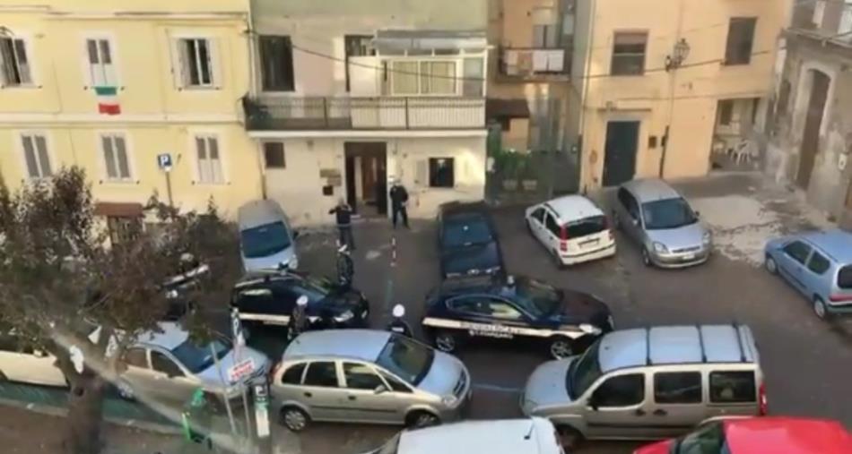 images Coronavirus. Il Rione Maddalena di Catanzaro festeggia la Pasqua intonando "Nessun dorma" di Giacomo Puccini (VIDEO)