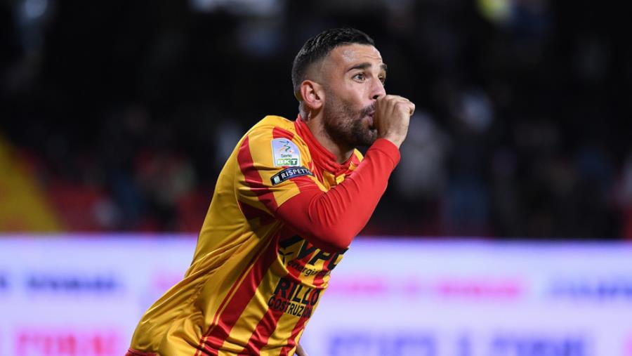 Serie B: Cosenza-Benevento 0-1. Gol capolavoro di Insigne