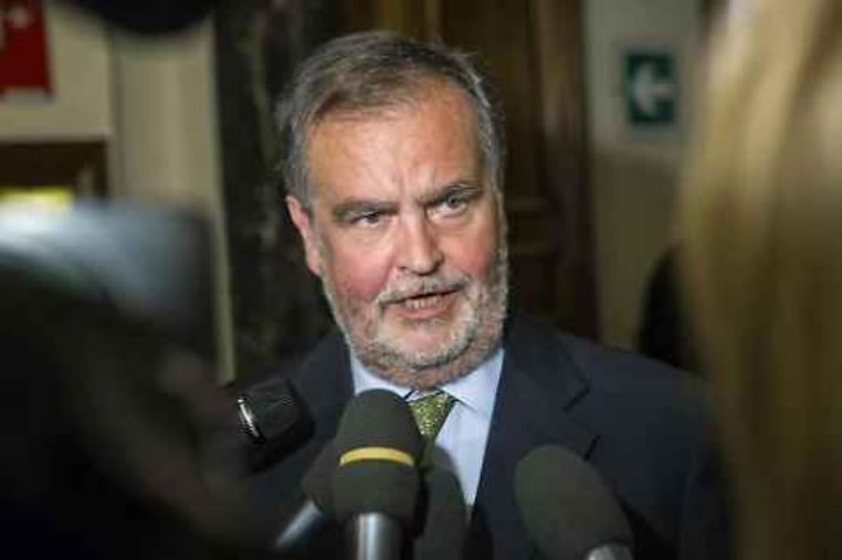 images Politiche: Calderoli bacchetta la Corte d’Appello di Catanzaro, che corregge l'attribuzione dei seggi