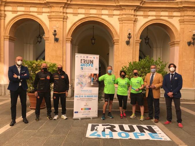 images Cavallaro e Sculco alla partenza della tappa catanzarese della "Run for hope"