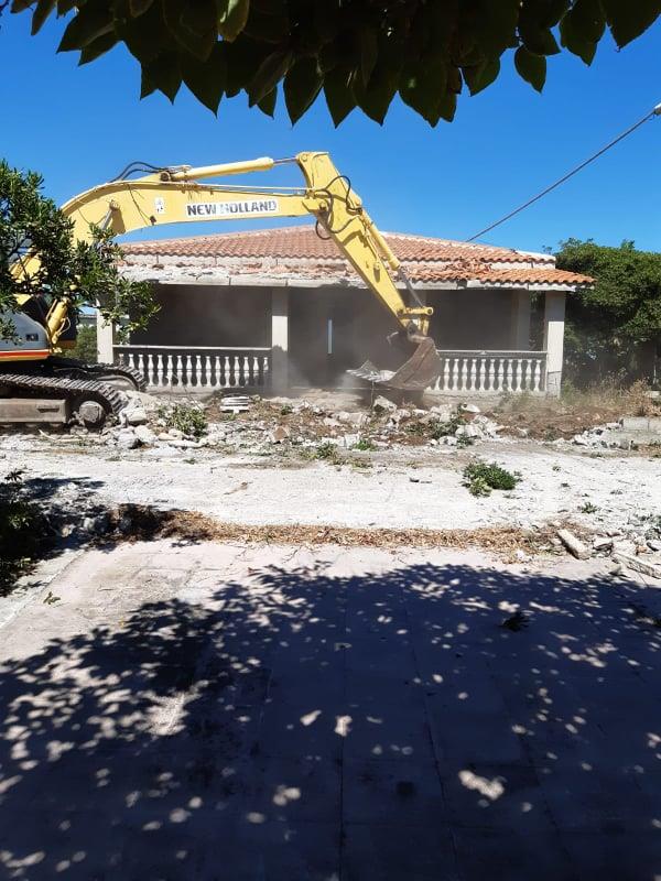 images Ruspe in azione, demolite le ville abusive dei Grande Aracri a Capo Colonna