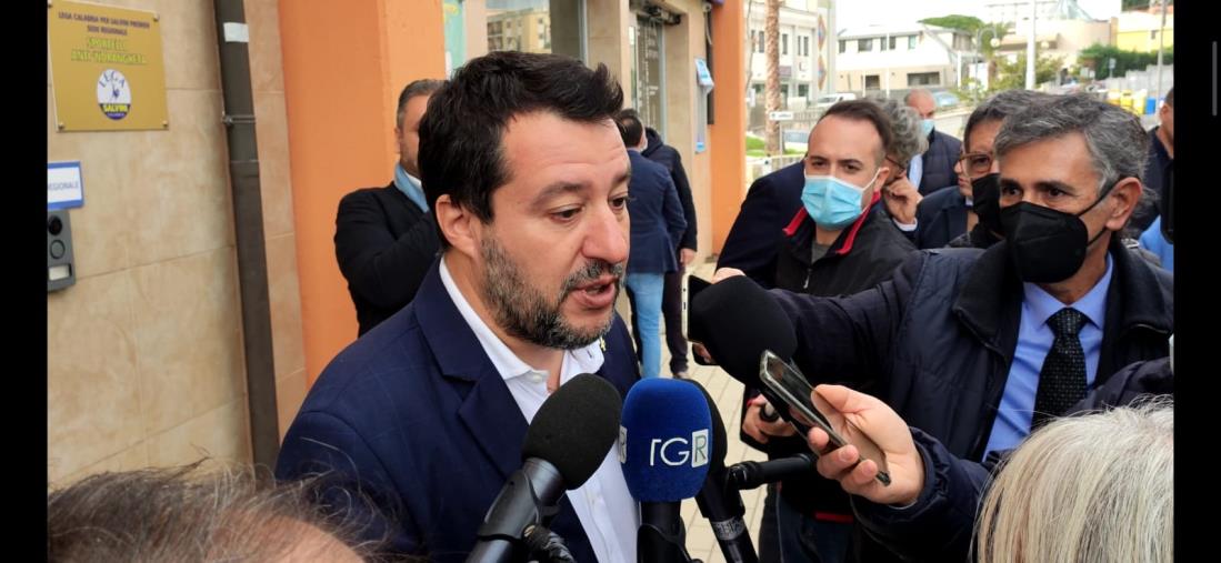 images Ponte sullo Stretto, l'annuncio di Salvini: "Potrà essere finanziato anche dall'Europa"