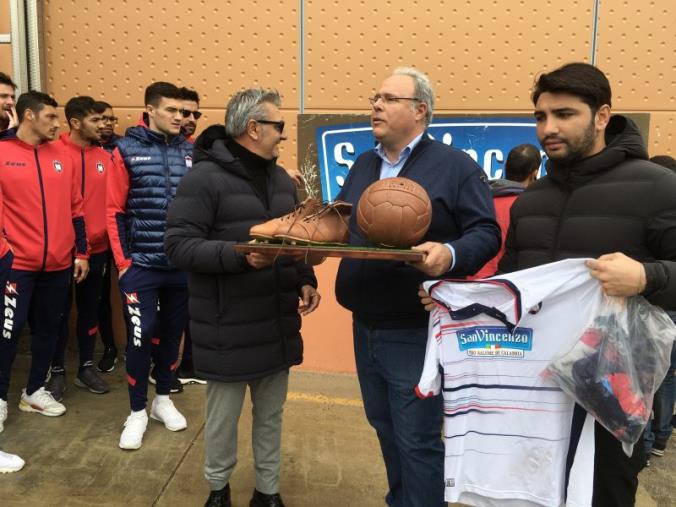 Crotone: visita al main sponsor e poi tutti in campo