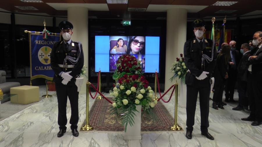 Addio alla Santelli. La veglia notturna nella Cittadella regionale (FOTO e VIDEO)