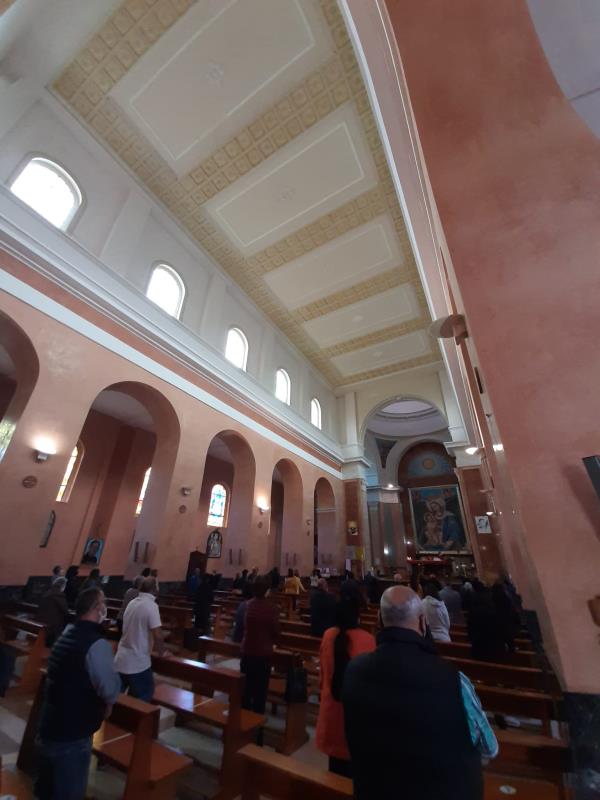 images Domenica di Pentecoste. Le restrizioni non fermano i fedeli al santuario della Madonna di Porto di Gimigliano 