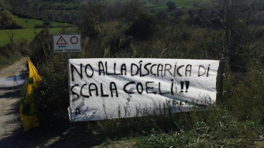 Discarica di Scala Coeli. Il circolo Legambiente: "L'assessore De Caprio intervenga subito"