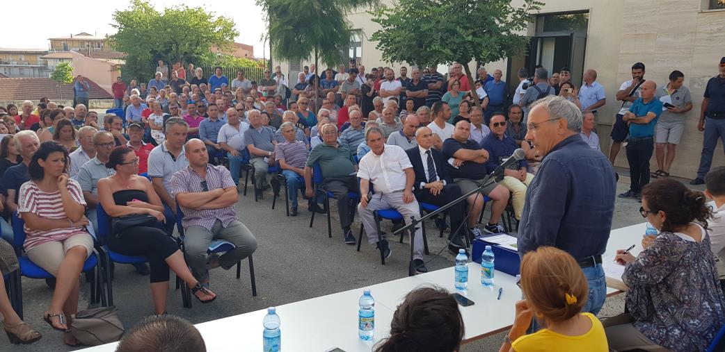 images Comune e cittadini contro la Regione per la discarica di Scandale. No parziale del Tar, ora si attende la nuova udienza 