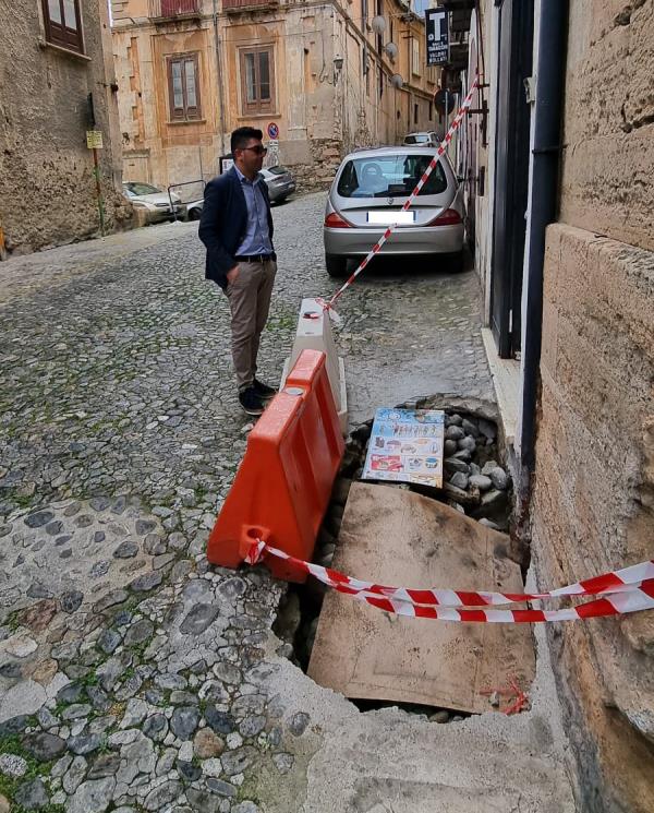 images Degrado nel centro storico di Cosenza, Spadafora (FdI) chiede l'intervento del sindaco: "Gli appelli dei cittadini restano inevasi"