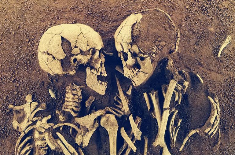 images Mantova come Squillace: gli scheletri degli "amanti" si rivelano entrambi uomini (FOTO)