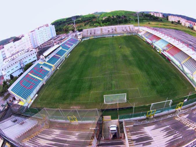 images Calcio, il decreto sicurezza-bis non è retroattivo: un tifoso di Crotone potrà tornare allo stadio 