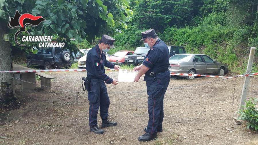 images Lamezia Terme, deposito irregolare di oltre 70 veicoli: sequestrata un'autocarrozzeria 