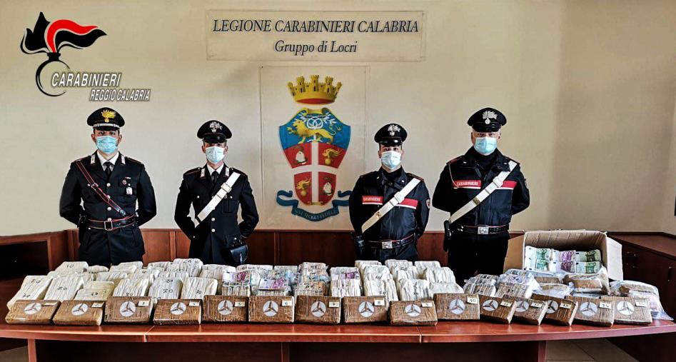 Diciassette chili di cocaina e 5 milioni di euro: maxi sequestro dei carabinieri a Locri (VIDEO)