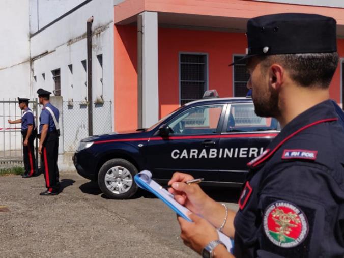 Lavori edili in un'area sequestrata a Crotone: ordinata la demolizione e avvisata la Procura