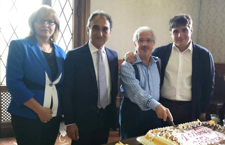 images Catanzaro. Festa a Palazzo de Nobili per il pensionamento del dipendente Umberto Falvo