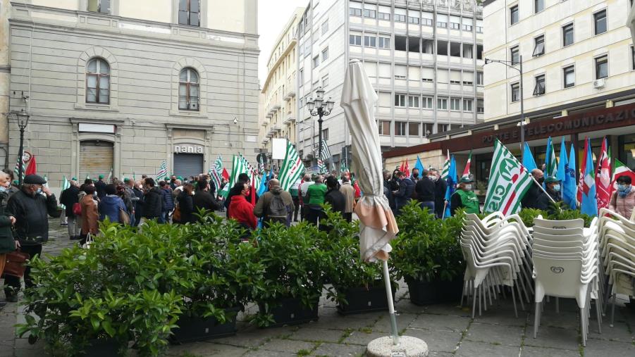 images Catanzaro. Sindacati in piazza e una unica voce: "Proposte concrete ed efficaci per la ripartenza del territorio"