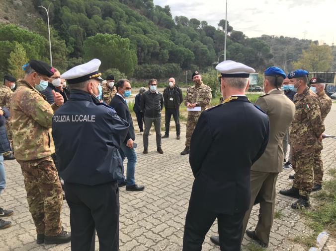 images Catanzaro. Operazione “Igea”, entro giovedì operativa la tensostruttura drive through (dtd) per tamponi nel piazzale della funicolare 
 
