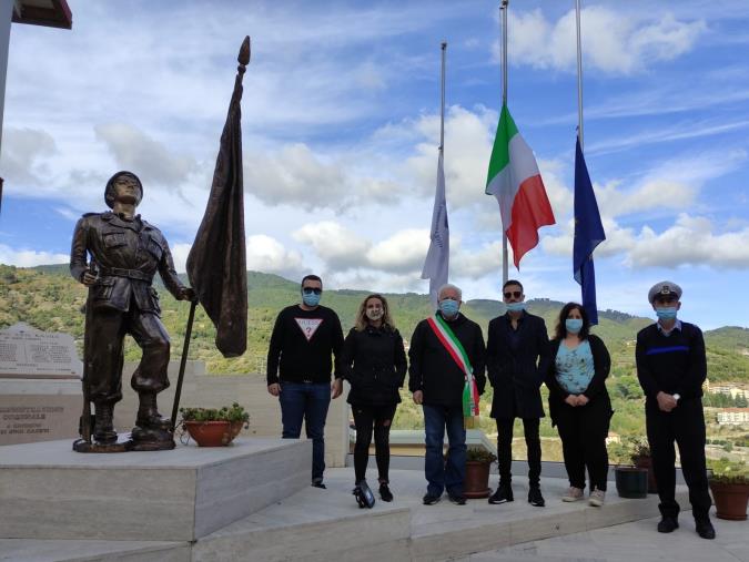 Addio alla Santelli. Bandiere a mezz'asta a Sorbo San Basile. Il sindaco: "Ha combattuto nella vita e per la vita"