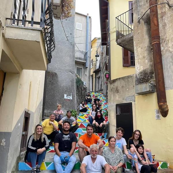 images Sorbo San Basile si colora con i colori dell'arcobaleno con il progetto "Sentieri di Ozio e Ristoro dei Basiliani di Oggi"