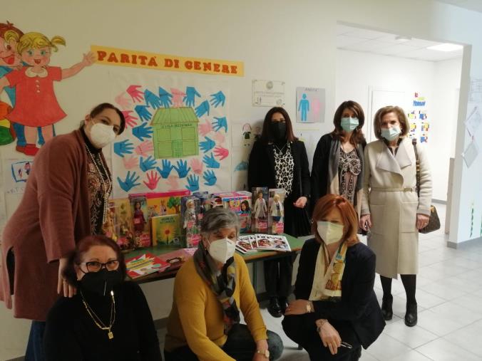 images Catanzaro. Educare alla cultura della parità di genere sin da piccoli: il Soroptimist dona libri ai bimbi del plesso Verghiello 