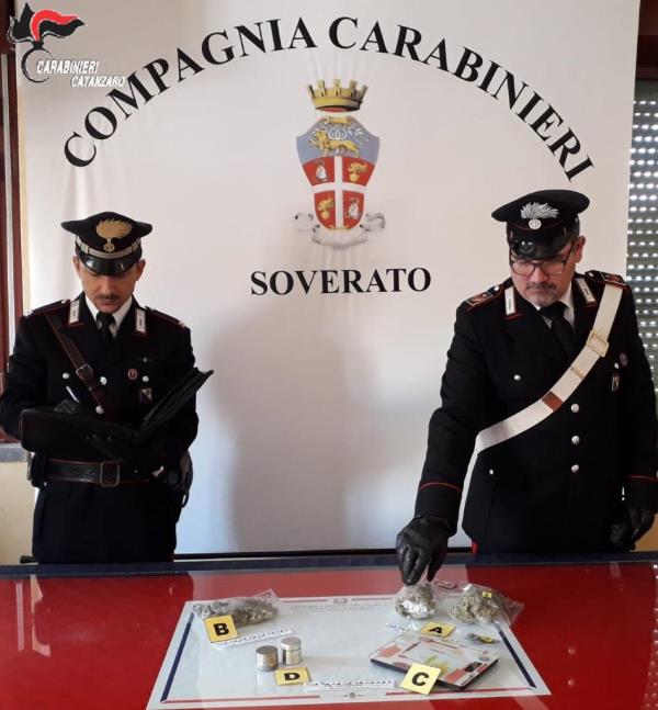 images Confezionava marijuana in cucina: arrestato un 54enne a Soverato