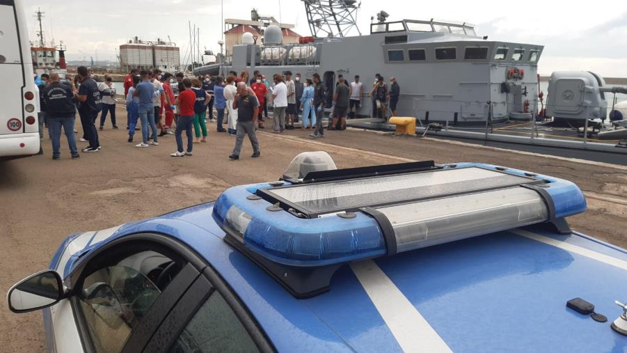 images Crotone, sbarco di circa 100 migranti: in carcere due scafisti