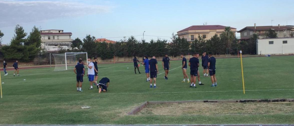 images Us Catanzaro 1929, primo allenamento al PoliGiovino. Salines in prova, accelerata per Verna e Inzillo. Sarao verso Catania