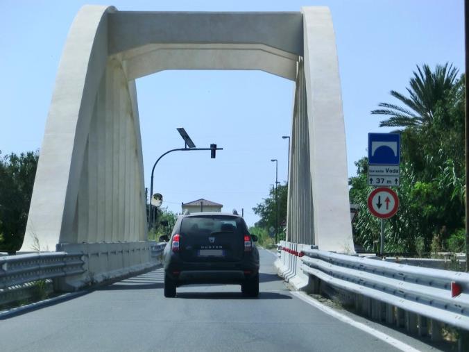 images Ponte Vodà pericoloso a Badolato, i cittadini preoccupati: "Ci può scappare il morto"