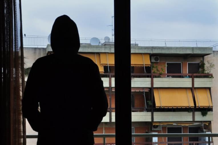 images Stalking ai danni della sua ex: divieto di avvicinamento per un 55enne di Nocera Terinese