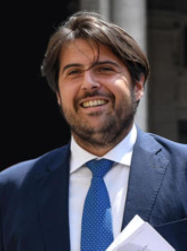 images Il viceministro del Mise Stefano Buffagni annuncia la visita in Calabria: "Bisogna metterci la faccia"