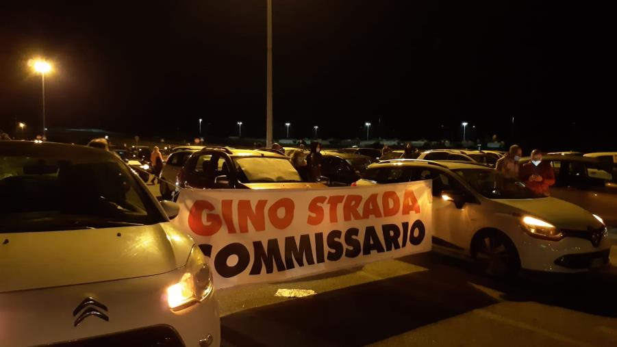 images Sana Calabria torna a 'suonare' in protesta. Jasmine Cristallo: "Basta con le logiche spartitorie della politica" (VIDEO)