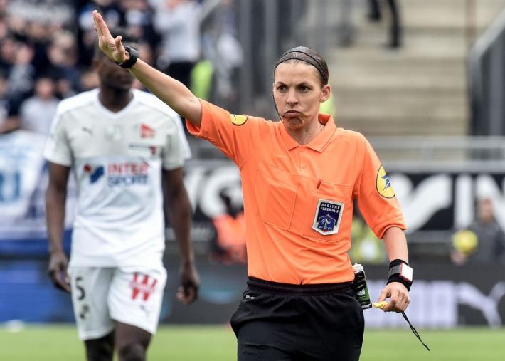 Liverpool-Chelsea fa storia: un arbitro donna per la Supercoppa