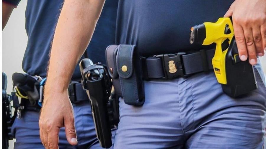 images Poliziotti calabresi con il taser, Saccomanno (Lega): "Un rafforzamento per la difesa e tutela dell’incolumità di chi lavora per la legalità"