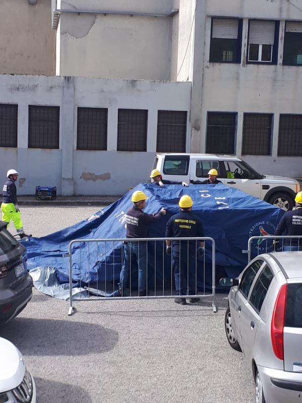 Coronavirus. La tenda pre-triage arriva anche al Carcere di Siano a Catanzaro