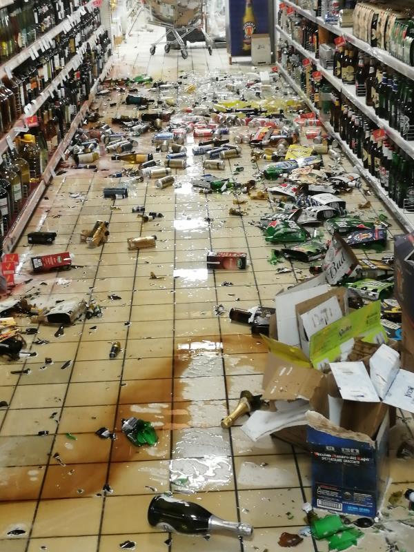 images Terremoto nel Cosentino. Panico nei supermercati e nelle case: la scossa smuove scaffali e mobili (VIDEO)