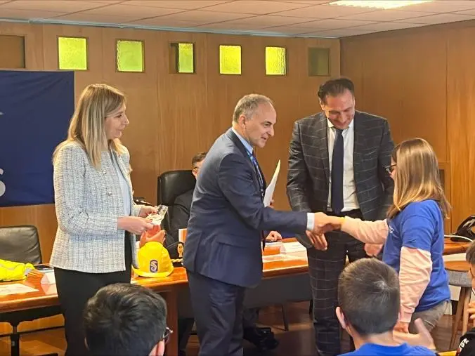 Gli alunni di una scuola elementare di Serrastretta in visita al compartimento Anas 