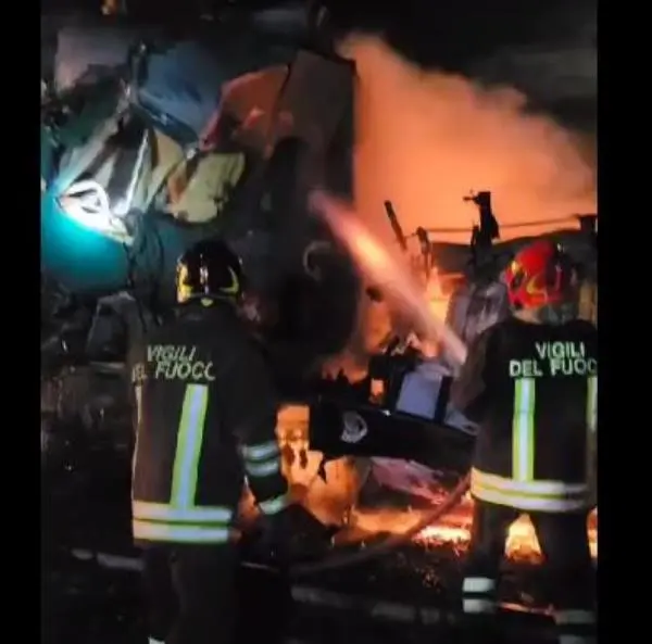 images Scontro fra treno e camion nel Cosentino: morta la capotreno (VIDEO) 