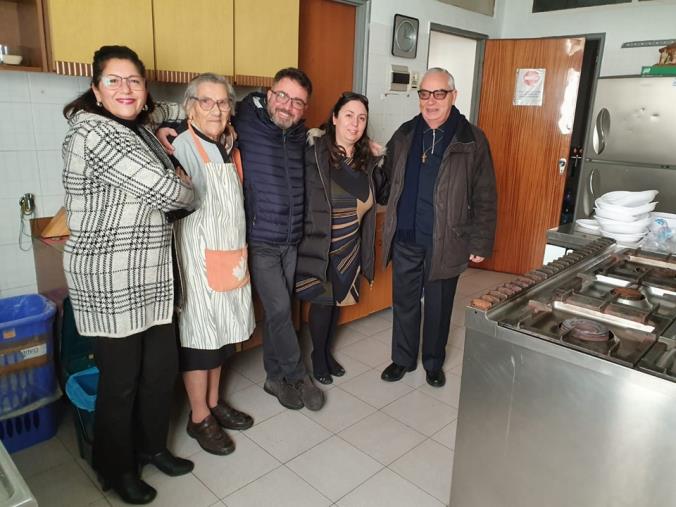 L’associazione “Universo Minori” regala un pasto caldo alla mensa dei poveri della Chiesa della Madonna di Pompei