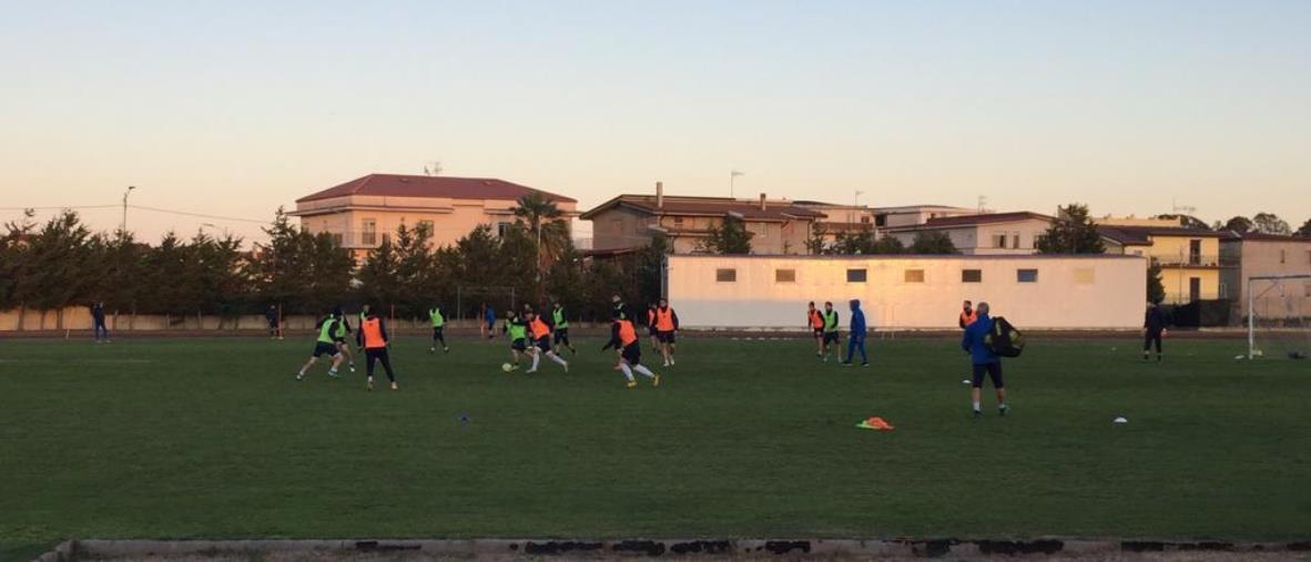 images Us Catanzaro 1929, allenamento al "Mirko Gullì" in vista del derby. Tulli e Kanoute nuovamente in gruppo