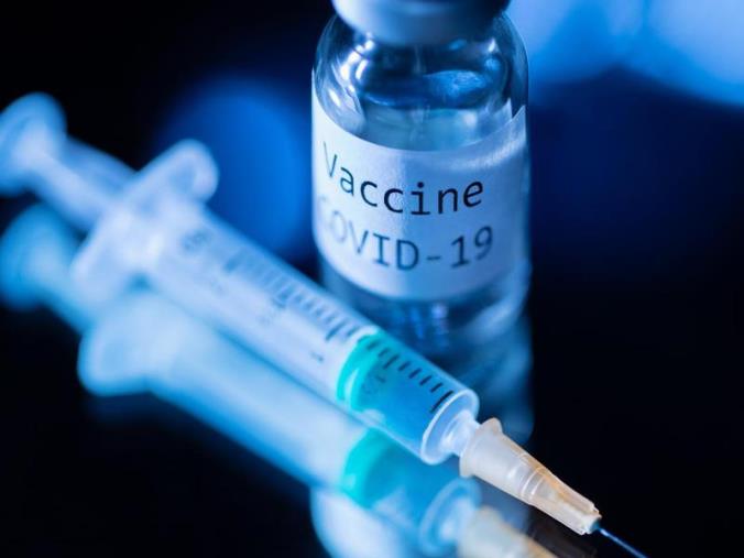 images Vaccini. Da domani prenotazioni per gli over 50: tutte le informazioni utili 