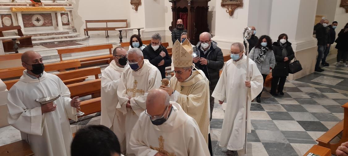 images Lamezia Terme, celebrata dal vescovo Schillaci la Messa della Notte di Natale: "Nel dono riscopriamo sempre più noi stessi"