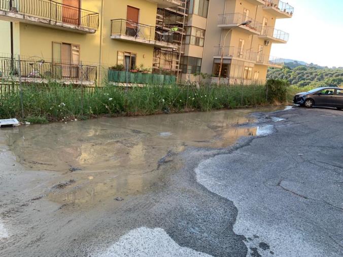 images Catanzaro, Parisi (Rinascita): "Da oltre 5 giorni c'è una perdita d'acqua a via Miraglia" 