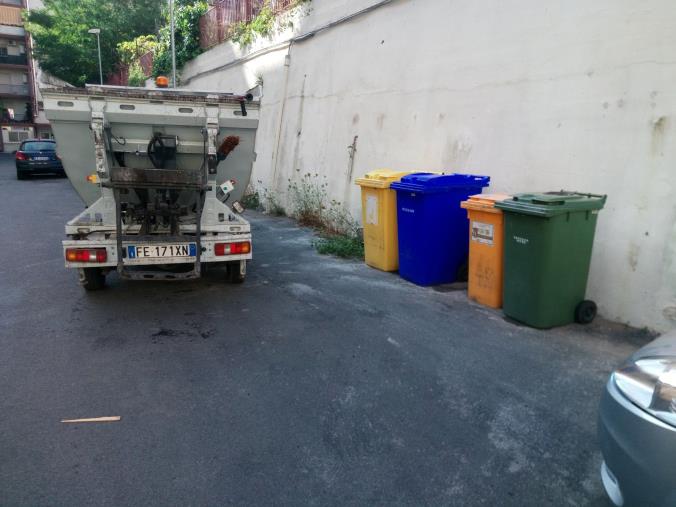 images Stop rifiuti a viale Isonzo, a Catanzaro continuano le bonifiche 